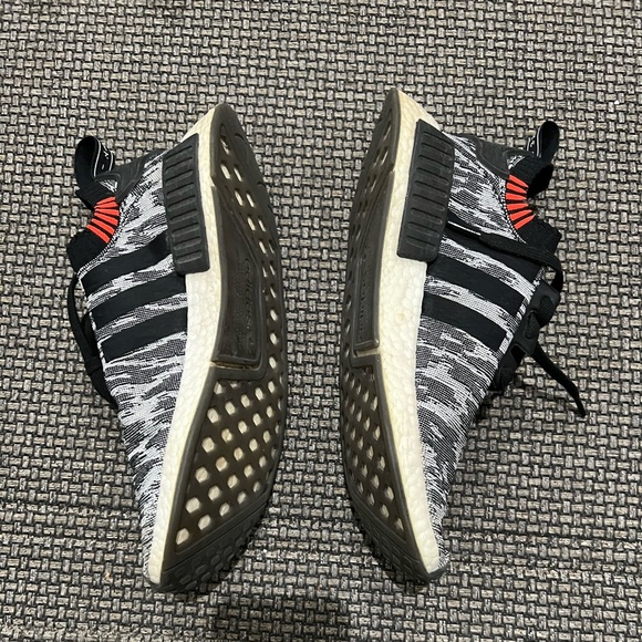 adidas NMD R1 Primeknit Black Glitch Size US9 - Picture 3 of 5